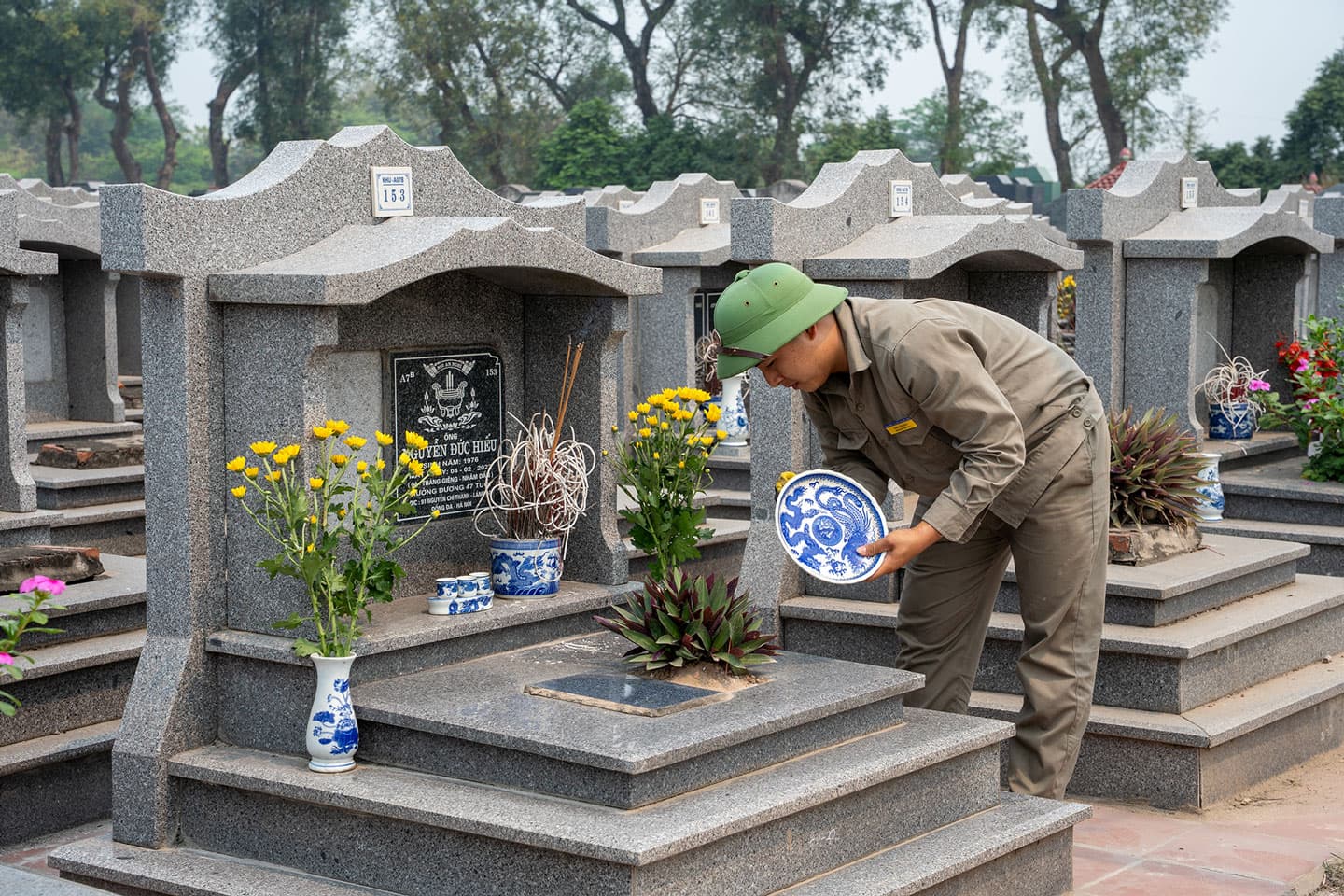 CHĂM SÓC MỘ - Ảnh 3