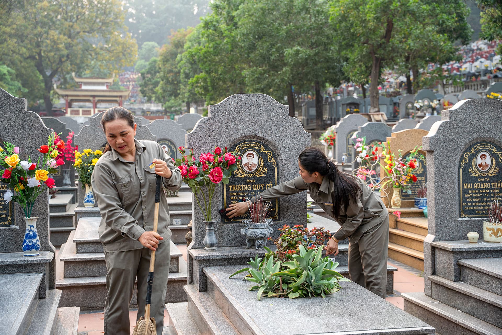 CHĂM SÓC MỘ