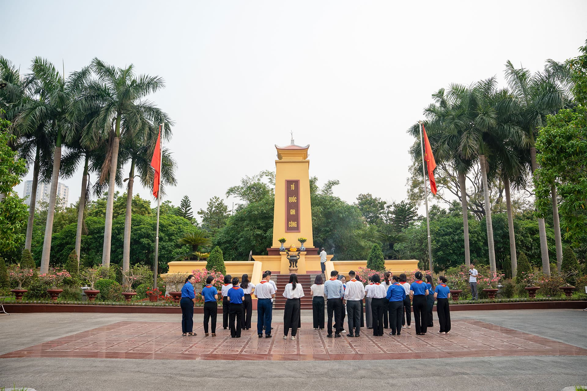 NGƯỜI CÓ CÔNG