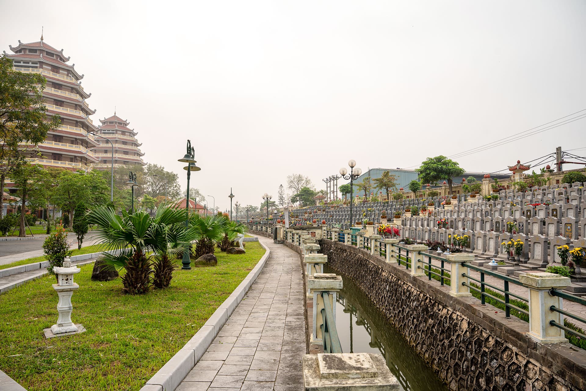 LƯU TRO VÀ TIỂU CỐT DƯỚI MẶT ĐẤT - Ảnh 2