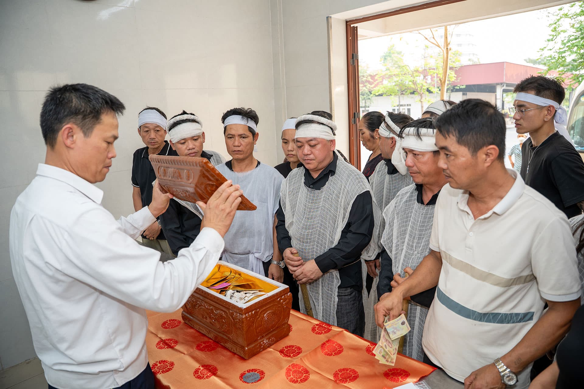 HỎA TÁNG THI HÀI - Ảnh 31